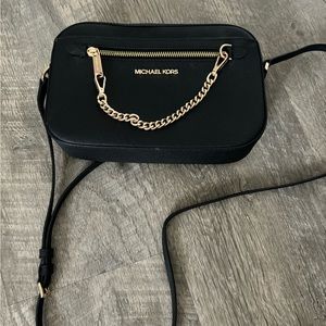 MICHAEL KORS CROSSBODY PURSE